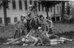 1926-Scuole-elementari-gruppo-in-maschera