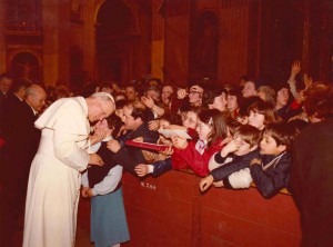 1980-Scuole-elementari-visita-al-Papa-per-gent-conc-Eola-Giliberti