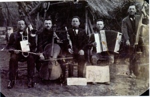 1928 lorchestra di remo soriani tratta dal libro- san martino spino album di famiglia 2