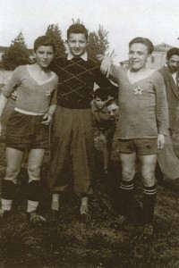 1941-Calcio-due-giovanissimi-Aurelio-Chiosi-e-Nando-Paltrinieri-Gent.conc_.-Alberto-Bombarda