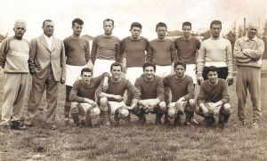 Foto della formazione 1955-56 con Paolini presidente e l’allenatore Lelovich