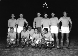 1960-Calcio-formazione-CAFFE-CACCIATORI-Gent.conc_.Alberto-Bombarda