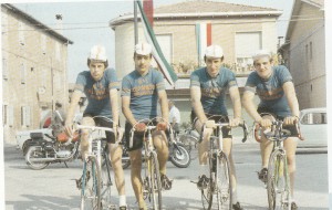 Cicloamatori-Mirandola-1970-da-sx-Canossa-Razzaghi-Bellini-Vincenzi