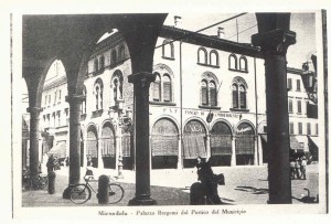 Palazzo-Bergomi-dal-portico-del-Municipio
