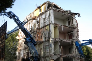 demolizione condominio marconi mirandola 14