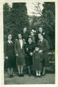 12 aprile 1941 Maddalena con le sorelle Gambuzzi
