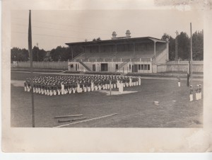 1932-Milizia-Volontaria-alzabandiera