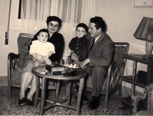 1955-Leonardo-Artioli-Lilliana-Martinelli-e-i-figli-Fabrizio-e-Paolo