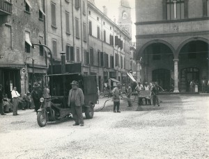 1959-Asflaltatura-in-centro-Archivio-fotografico-comunale