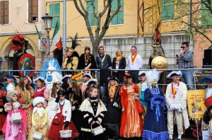 foto di gruppo del Principato di Franciacorta durante la festa della Primavera 2015