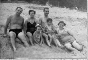 1953-Vacanze-a-Po-3-Famigli-Neri-e-Barelli-Gent.conc_.-Alberto-Barelli