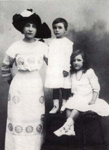  Bianca Delfini con i figli Antonio e Bianca Rosa