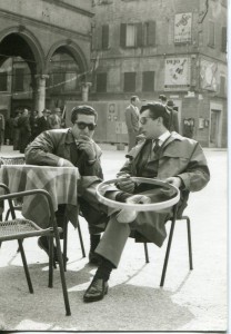 1959-Isnardo-Mascherini-a-dx-con-un-amico-gent.conc_.-Marco-Mascherini