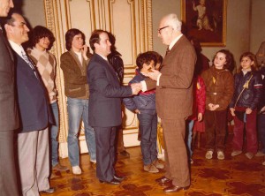 1980-Scuole-elementari-visita-a-Sandro-Pertini-per-gent-conc-Eola-Giliberti