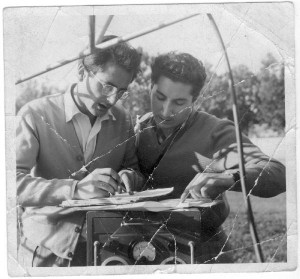 1955-Lancio-di-palloni-aerostatici.-Controllo-da-parte-di-Armando-Ferrero-e-Italo-Tricomi