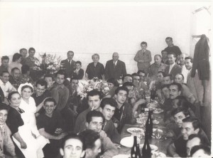 1957-Cena-sociale-Carrozzeria-Barbi-al-centro-Galileo-e-Dorina-Barbi-a-sx-Sirne-e-il-figlio-Carlo-Barbi-gent.conc_.-Franco-Chiosi-Cirillo
