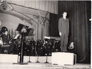 1970-Rino-Bernardi-dirige-la-marcia-di-chiusura