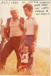 1976-Franco-Gozzi-con-il-figlio-e-Nino-Fiorani-web