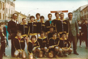 1979-Calcio-Mirandolese-la-squadra-Allievi-alla-Sgambada-Gent.conc_.Alberto-Bombarda