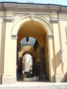 Paolo-Mattioli-Mirandola-Galleria-del-Popolo-vista-da-via-Pico