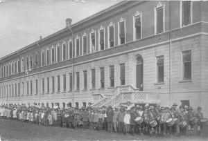 scuole elemtari-pronti per una passeggiata- 1915