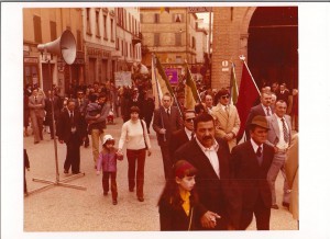 1979-sfilata-al-seguito-della-filarmonica-gent.conc_.-Gianni-Bellini