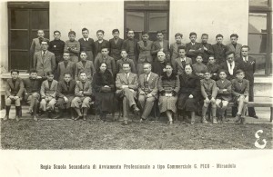 Regia-Scuola-Secondaria-di-Avviamento-Professionale-a-tipo-Commerciale-G.Pico_.Mirandola1930-40-Paolo-Belluzzi