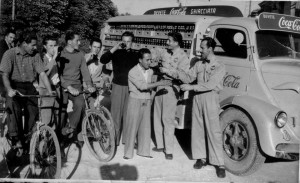 1949-La-Coca-Cola-a-San-Martino-Spino-gent.conc_.Circolo-Politeama