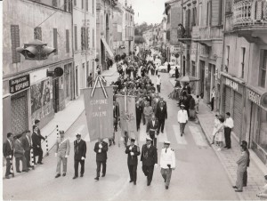 1959-Corteo-in-via-Fenice-gent.conc_.Giancarlo-Malavasi