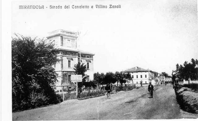 2 - Il Canaletto, primi 1900 all'entrata della Mirandola.