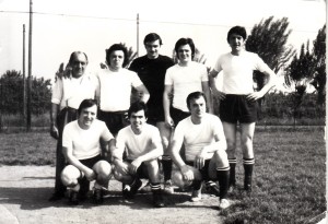 1971-squadra-di-calcio-bar-pizzeria-Michele-Gent.conc_.-Prospero-Gardini