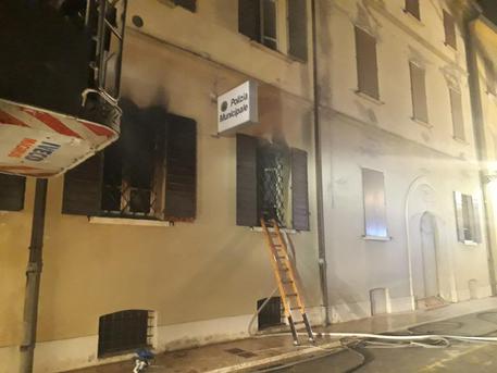 Rogo in sede polizia locale nel Modenese, due morti