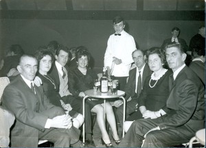 1966-Roberto-neri-cameriere-al-Dancing-Garden