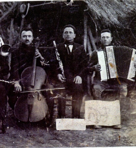1928-lorchestra-di-Remo-Soriani-tratta-dal-libro-San-Martino-Spino-Album-di-Famiglia-2